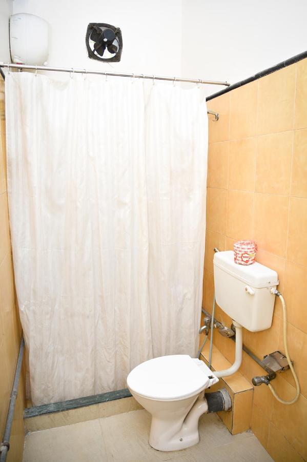 Crossroads Hotel Колката Екстериор снимка